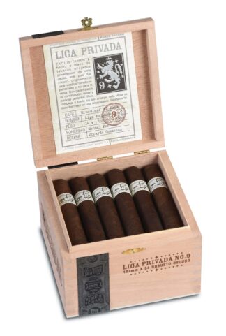 liga privada robusto number 9 box open